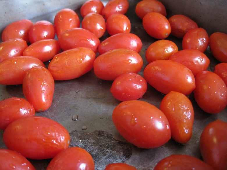 grape tomatoes ready to roast