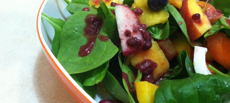 spinach salad with peach, radish, blueberry and carrot